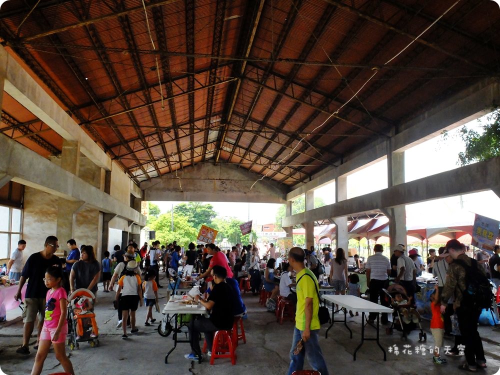 雙十連假好去處-台南新營糖廠地景藝術節，藍天、綠地、聽老房子說故事
