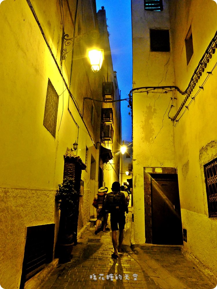 摩洛哥旅遊‖黃色菲斯Fez老城探險，迷失在連谷歌定位不了的巷弄，必買皮革製品