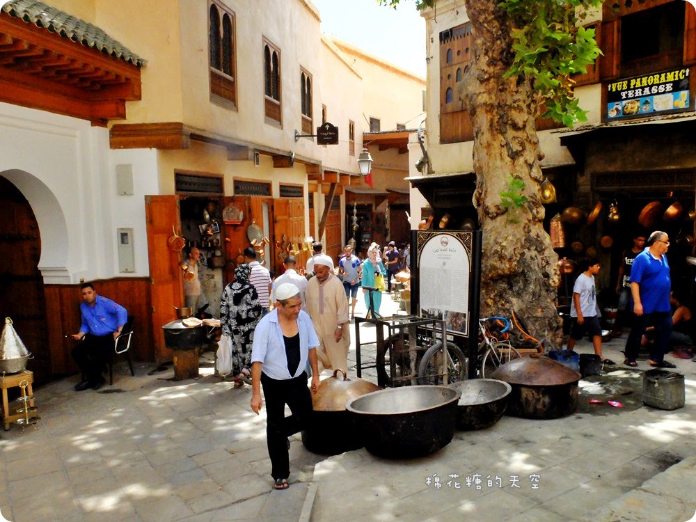 摩洛哥旅遊‖黃色菲斯Fez老城探險，迷失在連谷歌定位不了的巷弄，必買皮革製品