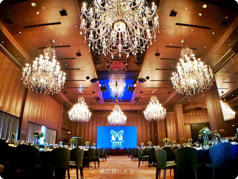 台中最新婚宴會館-萊特薇庭，夢幻證婚教堂超迷人！中西合併婚宴料理美到捨不得動筷子