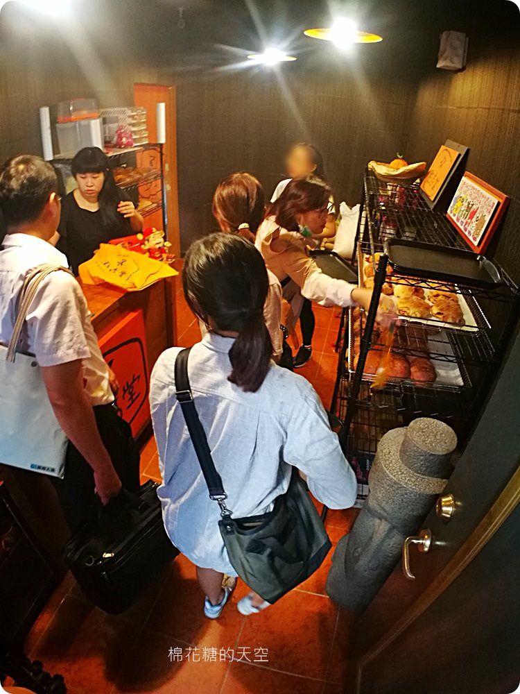 麵包還沒出爐就賣完?!台南五吉堂麵包店-真正巷弄裡的巷弄美食 麵包還沒出爐就賣完?!台南五吉堂麵包店-真正巷弄裡的巷弄美食