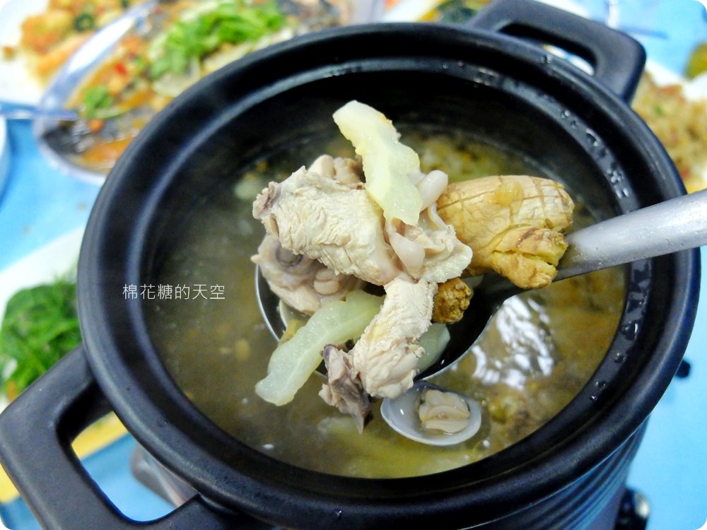 活跳跳鮮蝦直上桌，吉品釣蝦美食廣場好吃又好玩，下班釣蝦超舒壓