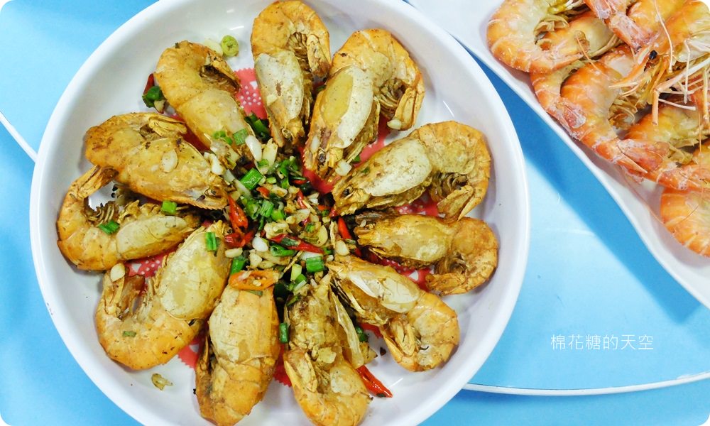 活跳跳鮮蝦直上桌，吉品釣蝦美食廣場好吃又好玩，下班釣蝦超舒壓