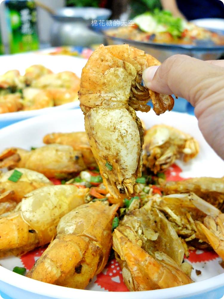 活跳跳鮮蝦直上桌，吉品釣蝦美食廣場好吃又好玩，下班釣蝦超舒壓