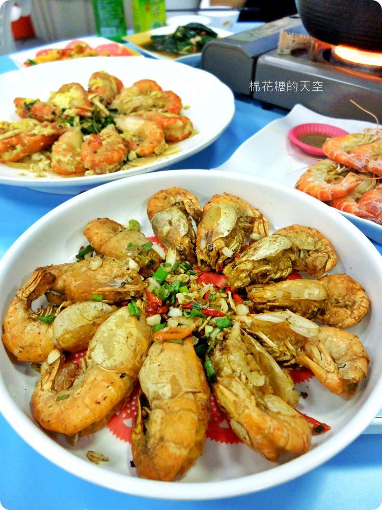活跳跳鮮蝦直上桌，吉品釣蝦美食廣場好吃又好玩，下班釣蝦超舒壓