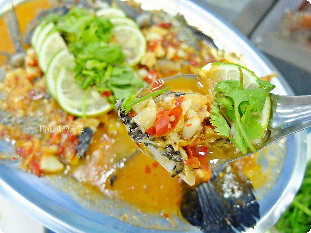 活跳跳鮮蝦直上桌，吉品釣蝦美食廣場好吃又好玩，下班釣蝦超舒壓