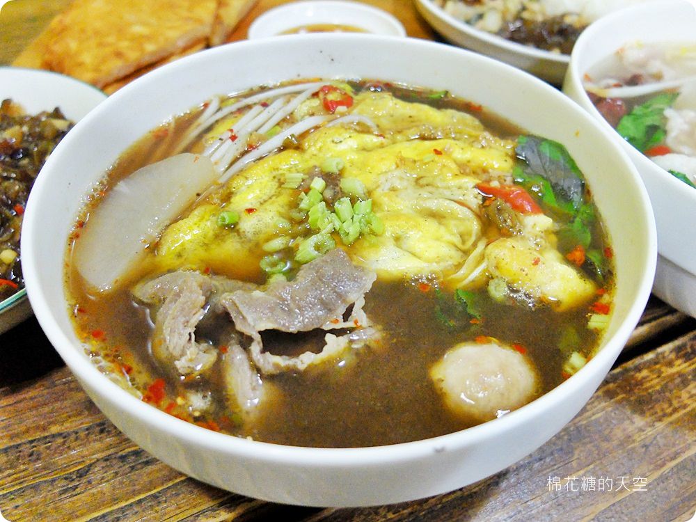 道地泰式料理個人餐，泰小葉多種泰國湯麵超暖心