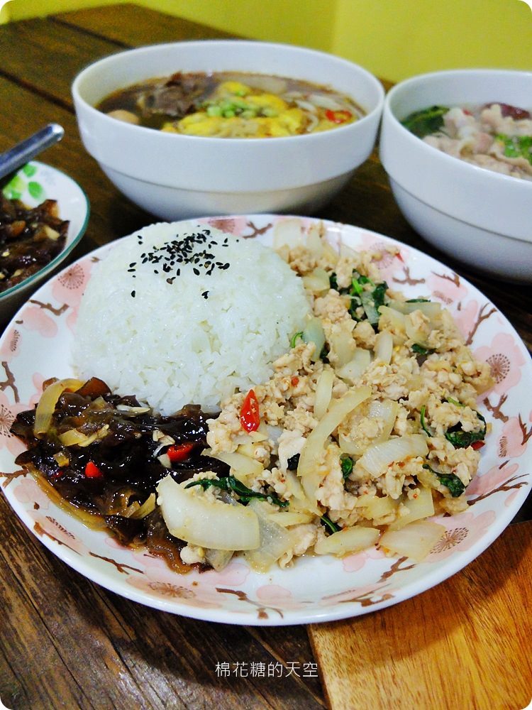 道地泰式料理個人餐，泰小葉多種泰國湯麵超暖心