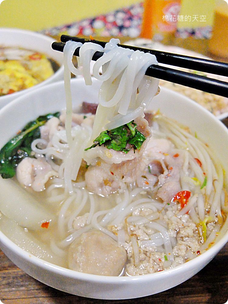 道地泰式料理個人餐，泰小葉多種泰國湯麵超暖心