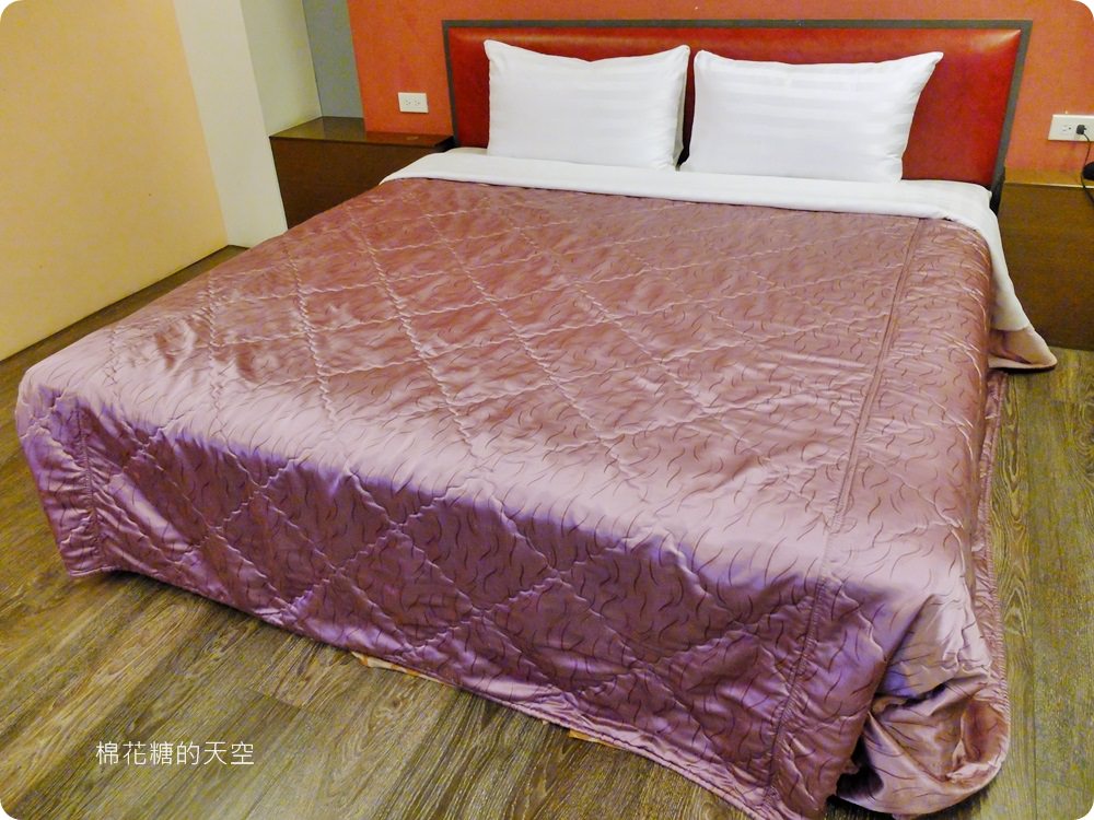 南投埔里香亭溫泉渡假湯屋環繞山林裡的秘密基地，走路就可以到觀音瀑布喔！