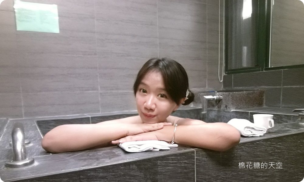 南投埔里香亭溫泉渡假湯屋環繞山林裡的秘密基地，走路就可以到觀音瀑布喔！