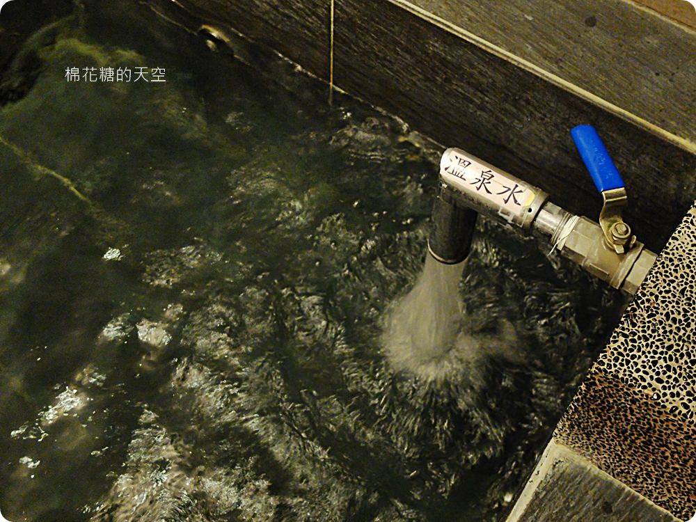 南投埔里香亭溫泉渡假湯屋環繞山林裡的秘密基地，走路就可以到觀音瀑布喔！