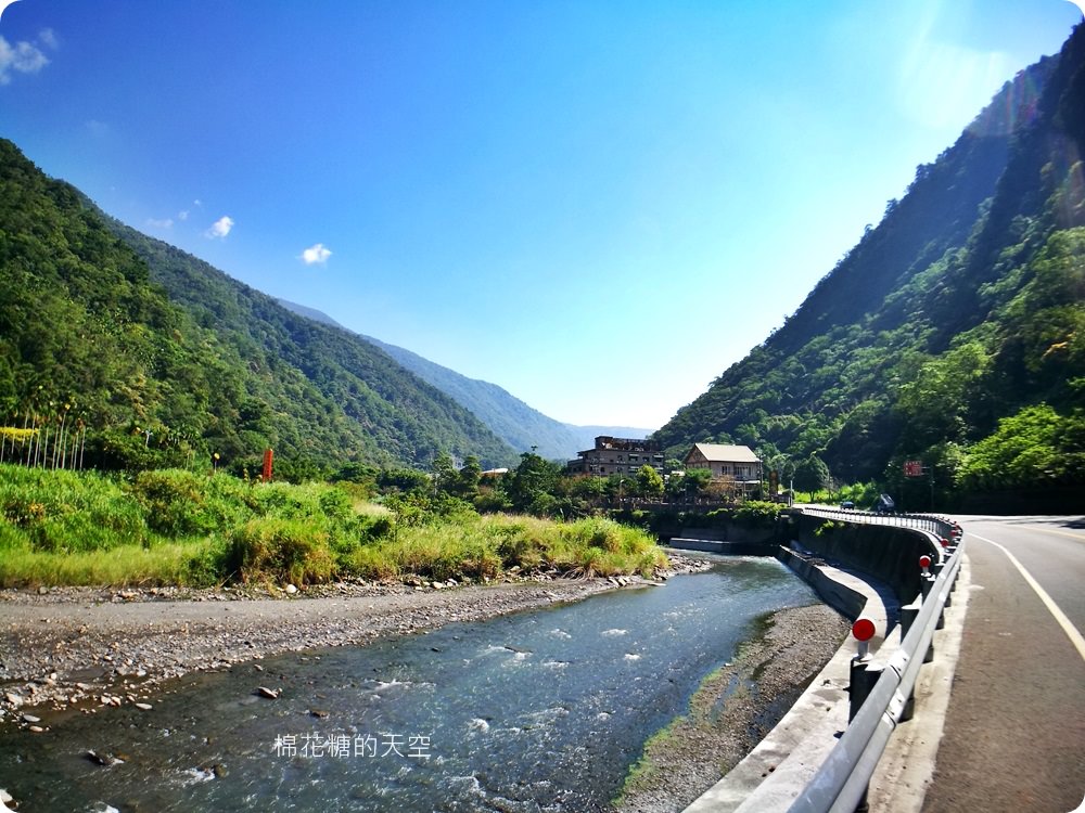 南投埔里香亭溫泉渡假湯屋環繞山林裡的秘密基地，走路就可以到觀音瀑布喔！