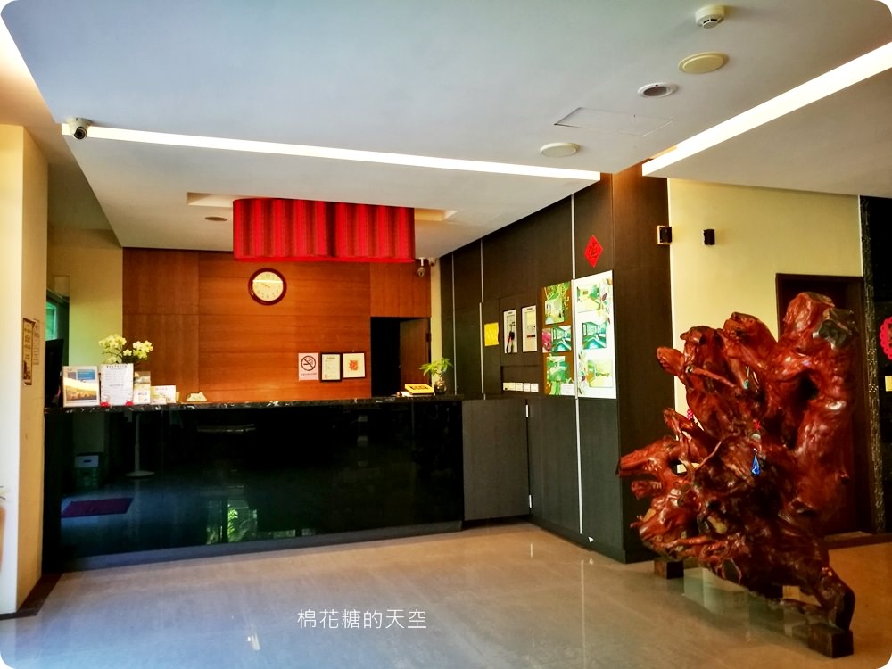 南投埔里香亭溫泉渡假湯屋環繞山林裡的秘密基地，走路就可以到觀音瀑布喔！