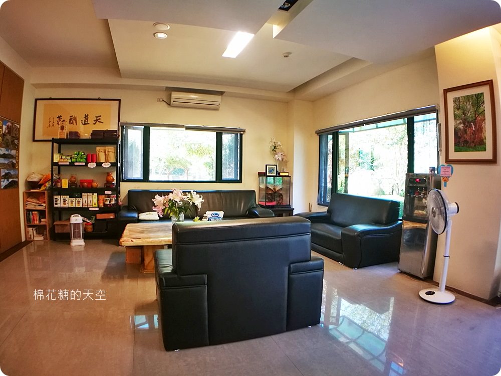 南投埔里香亭溫泉渡假湯屋環繞山林裡的秘密基地，走路就可以到觀音瀑布喔！