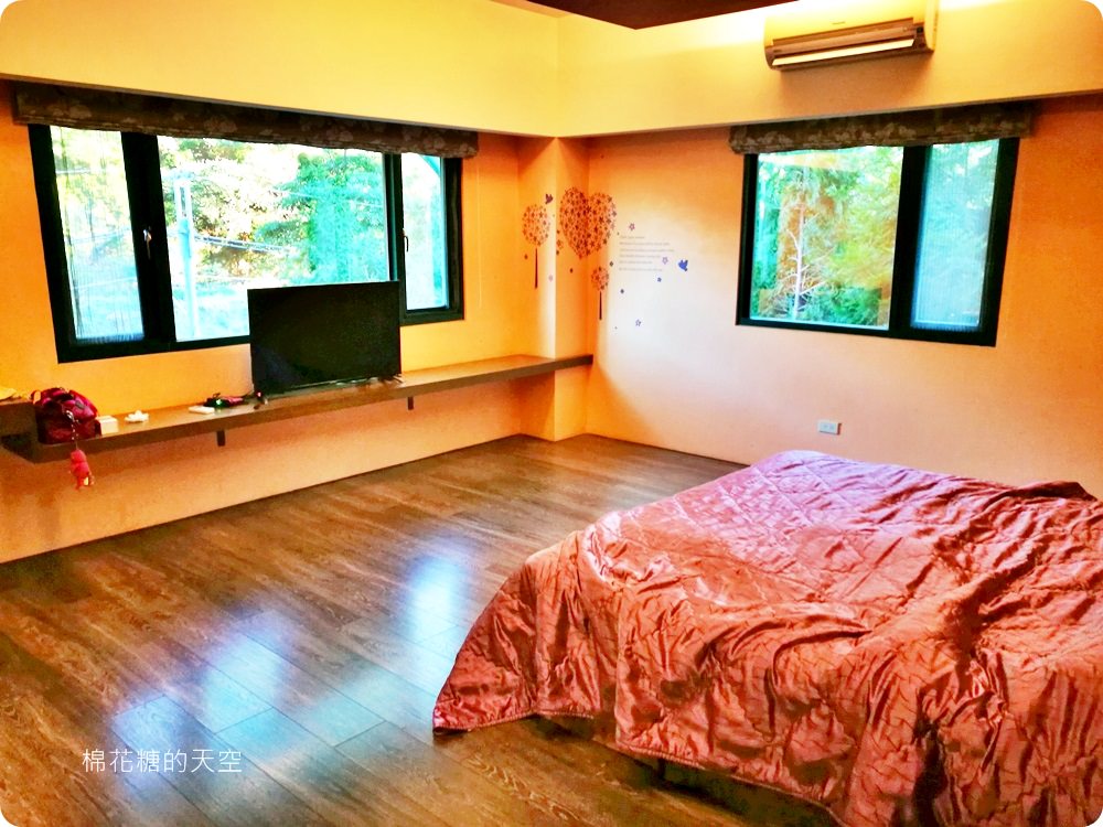 南投埔里香亭溫泉渡假湯屋環繞山林裡的秘密基地，走路就可以到觀音瀑布喔！