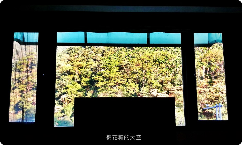 南投埔里香亭溫泉渡假湯屋環繞山林裡的秘密基地，走路就可以到觀音瀑布喔！