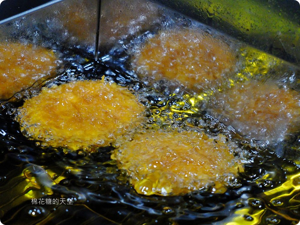 台中龍富夜市內藏高檔日式炸物,不二魂日式雞排外酥內多汁、超厚超飽口! 台中龍富夜市內藏高檔日式炸物,不二魂日式雞排外酥內多汁、超厚超飽口!