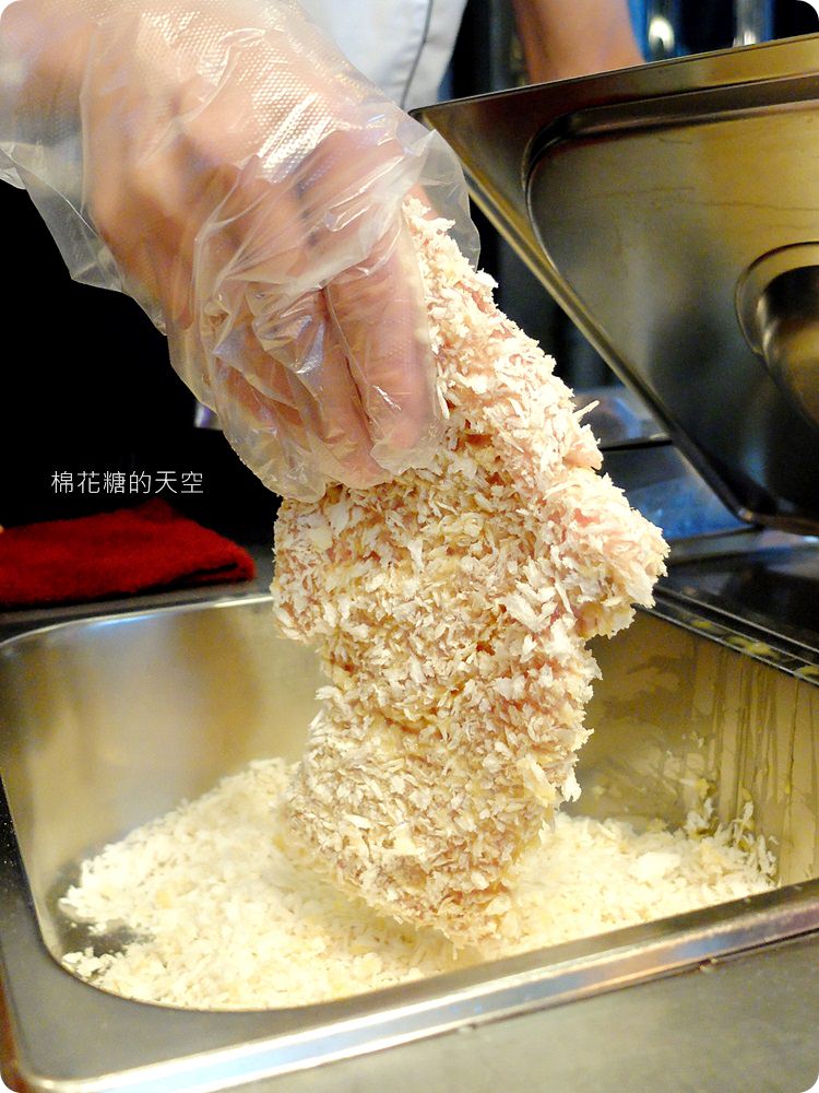 台中龍富夜市內藏高檔日式炸物,不二魂日式雞排外酥內多汁、超厚超飽口! 台中龍富夜市內藏高檔日式炸物,不二魂日式雞排外酥內多汁、超厚超飽口!