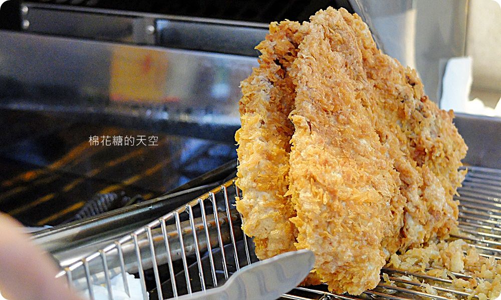 台中龍富夜市內藏高檔日式炸物,不二魂日式雞排外酥內多汁、超厚超飽口! 台中龍富夜市內藏高檔日式炸物,不二魂日式雞排外酥內多汁、超厚超飽口!