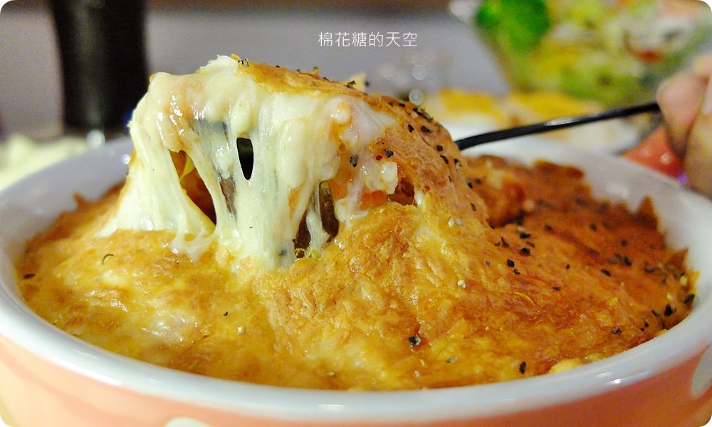 超澎湃下午茶鬆餅滿滿一盤生菜太驚人！台中大里35 cafe給料不手軟