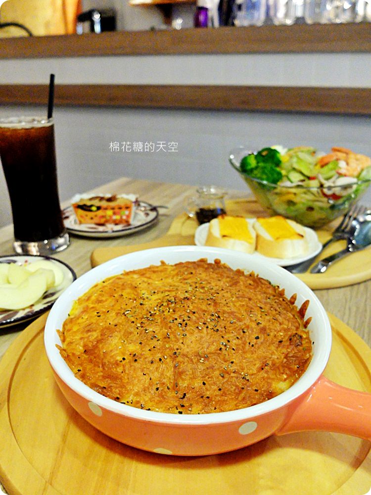 超澎湃下午茶鬆餅滿滿一盤生菜太驚人！台中大里35 cafe給料不手軟