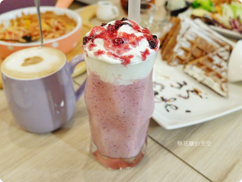 超澎湃下午茶鬆餅滿滿一盤生菜太驚人！台中大里35 cafe給料不手軟