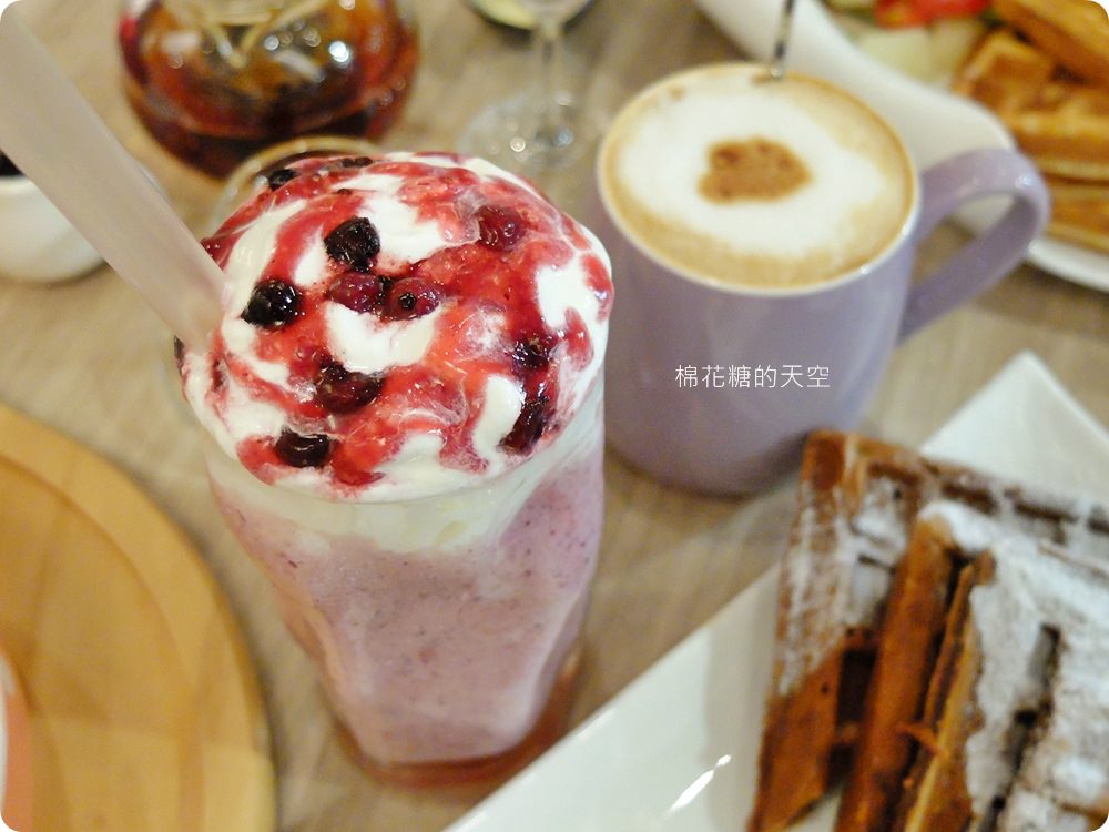 超澎湃下午茶鬆餅滿滿一盤生菜太驚人！台中大里35 cafe給料不手軟