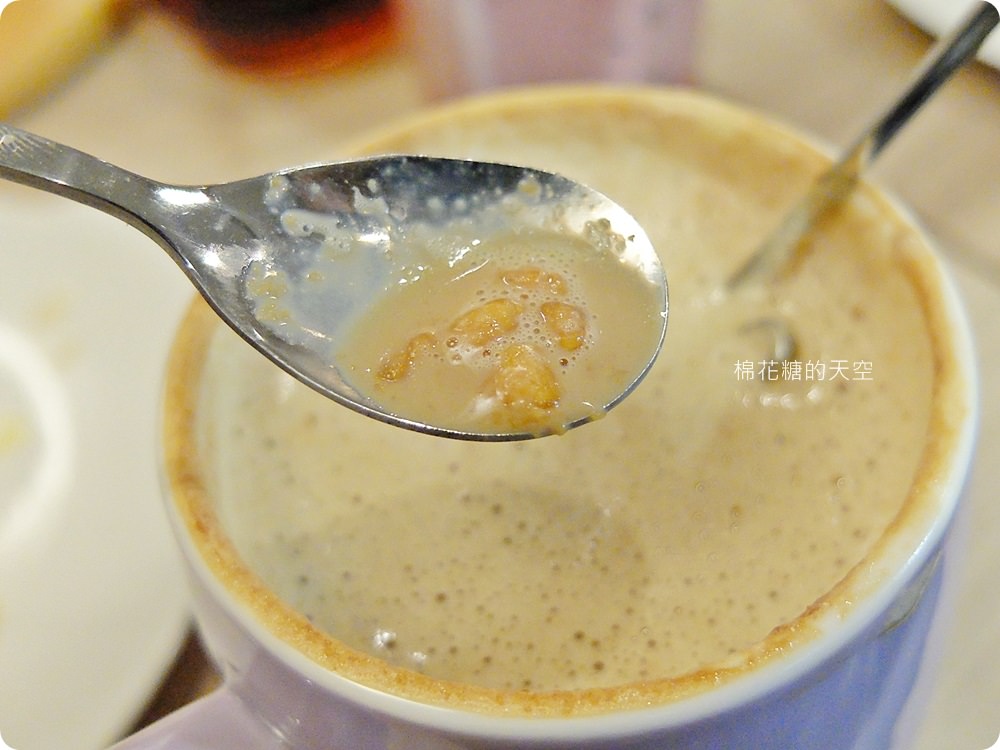 超澎湃下午茶鬆餅滿滿一盤生菜太驚人！台中大里35 cafe給料不手軟
