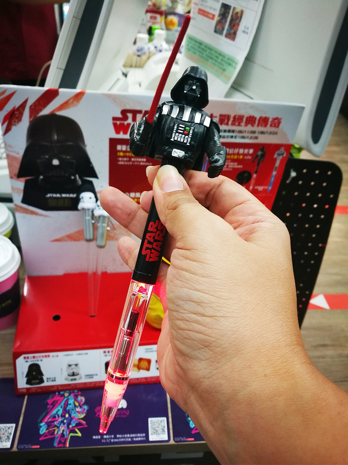 7-11最新集點-星際大戰經典傳奇集點送，黑白武士大對決，拿著光劍吃飯去！