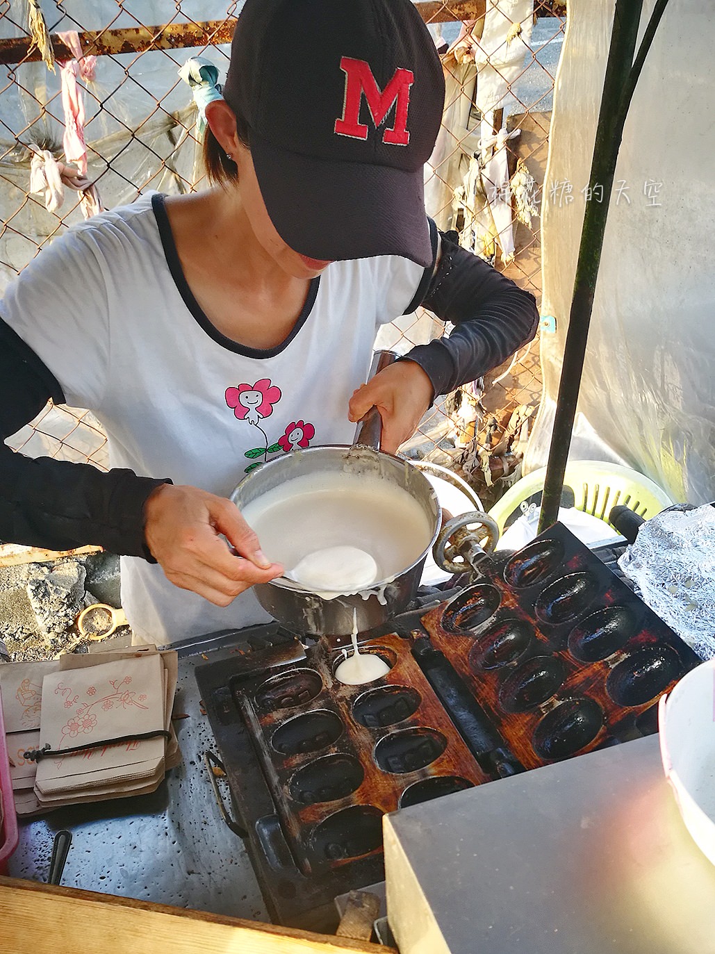 嘉義垂楊路無名雞蛋糕，三個十元太佛心！新光三越旁。