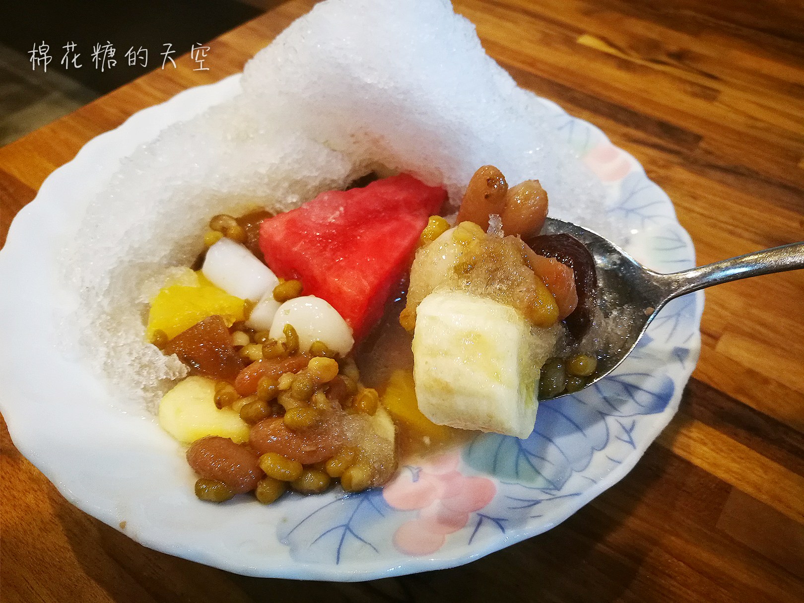 健行路幸發亭搬新家囉！木條裝潢超文青，來一碗滿滿配料的蜜豆冰吧！