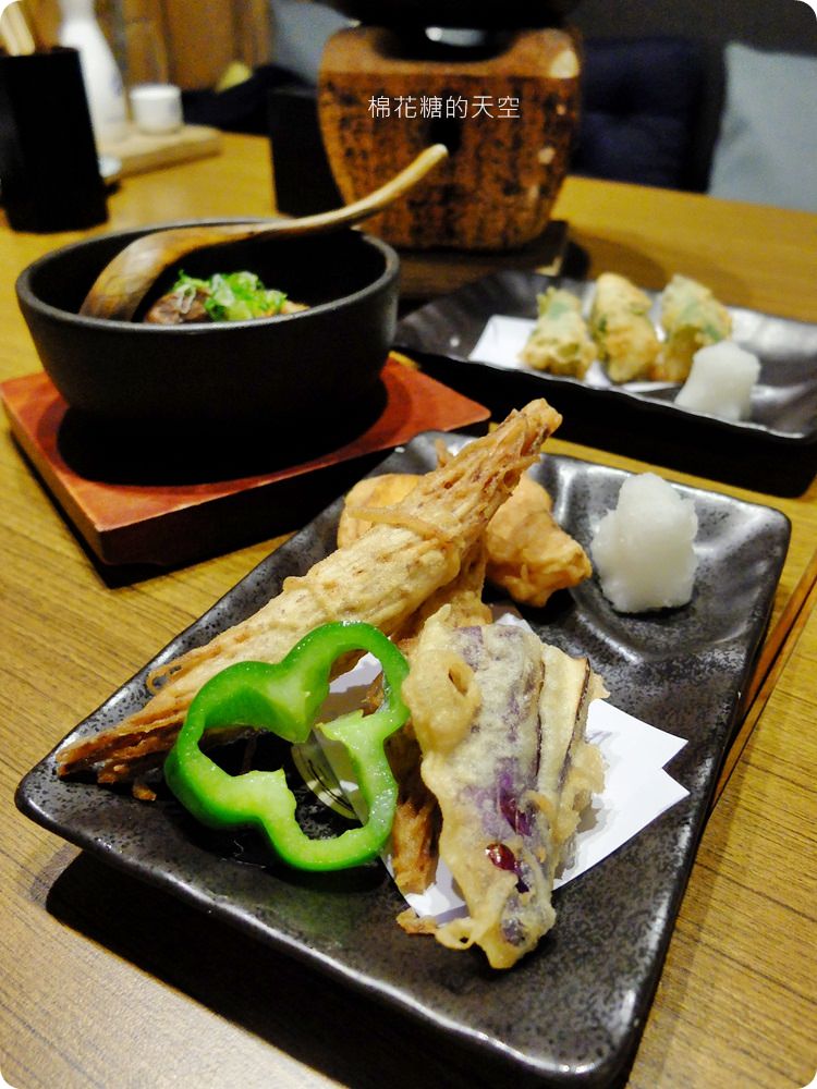 台中深夜食堂推薦-百川日本串燒，酒蒸蛤蠣吃完還有美味彩蛋！就在文心路旁