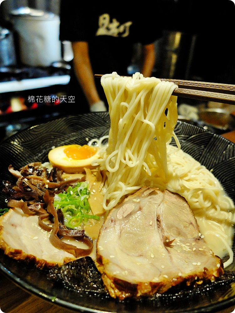 夜間限定美食沙鹿日出町，蓋飯、拉麵、小菜通通超人氣！