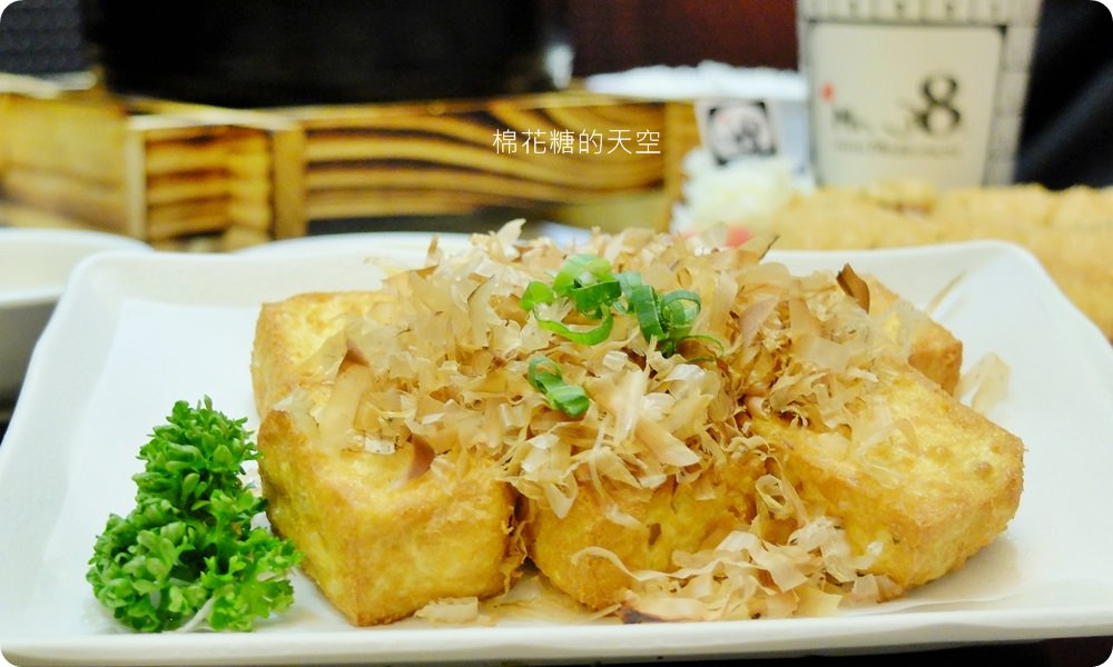 一中美食Mr.38咖哩專賣店新推出海味昆布鍋，超大牡蠣在裡面。