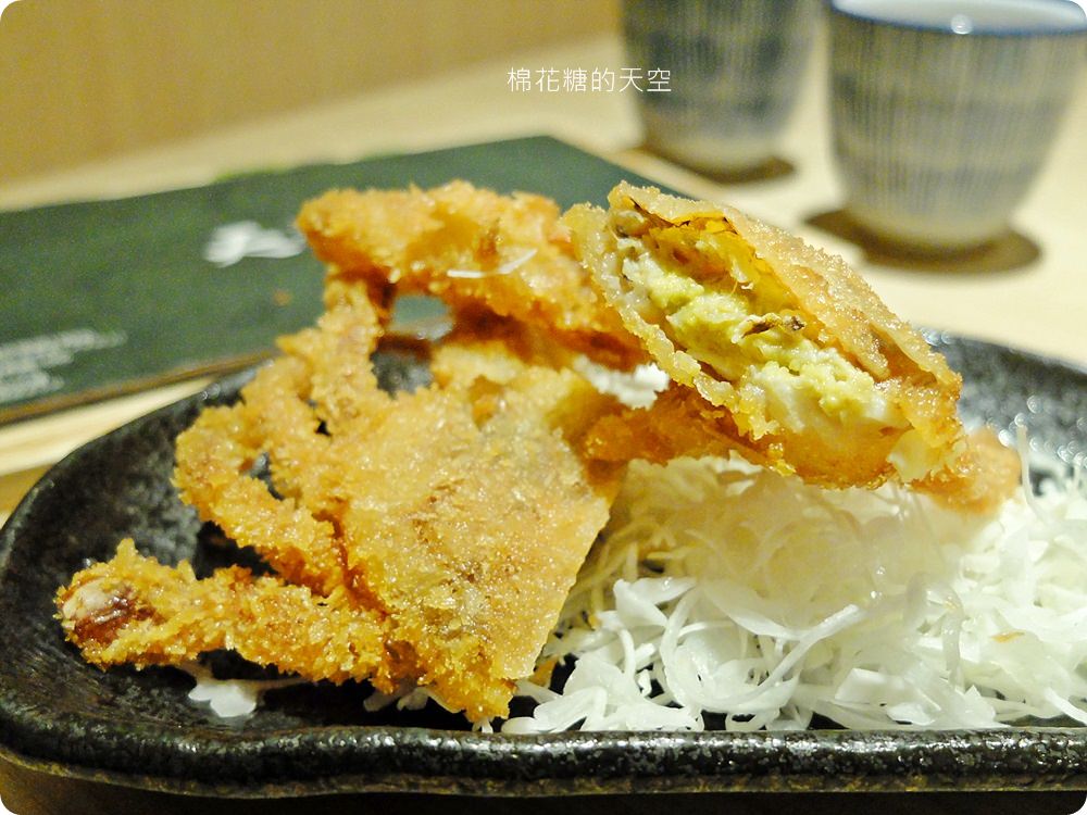 中友百貨美食推薦|天串招牌串揚套餐排排站超療癒！獨特炸牛排還有邪惡粉紅切面喔！