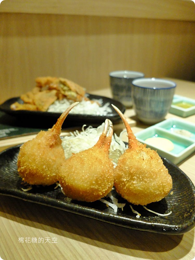 中友百貨美食推薦|天串招牌串揚套餐排排站超療癒！獨特炸牛排還有邪惡粉紅切面喔！