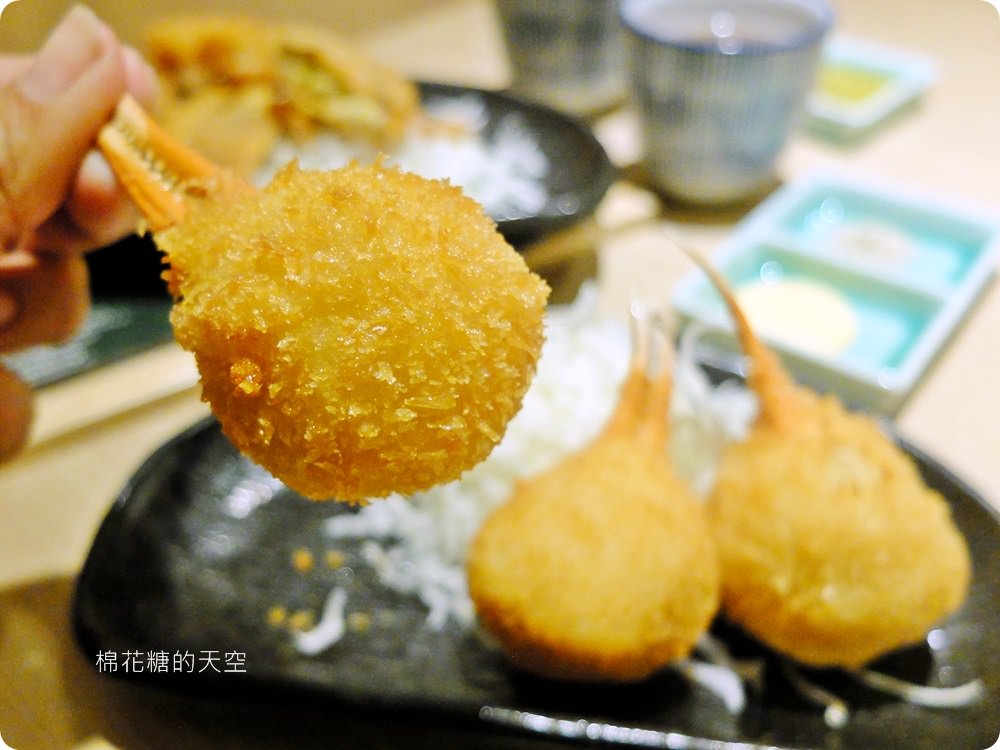 中友百貨美食推薦|天串招牌串揚套餐排排站超療癒！獨特炸牛排還有邪惡粉紅切面喔！