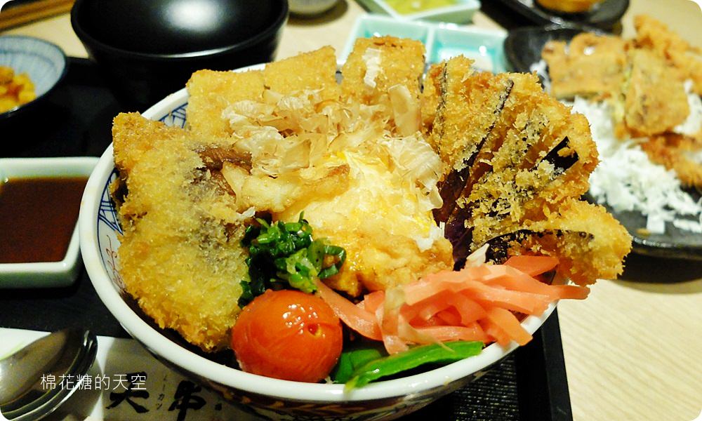 中友百貨美食推薦|天串招牌串揚套餐排排站超療癒！獨特炸牛排還有邪惡粉紅切面喔！