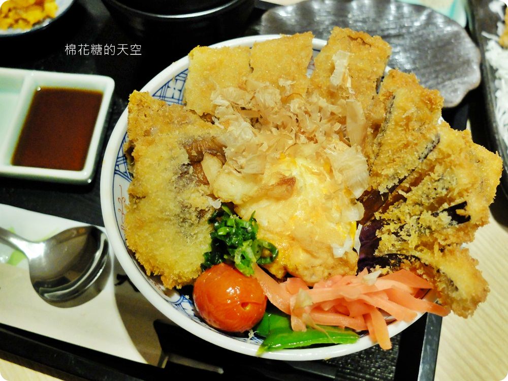 中友百貨美食推薦|天串招牌串揚套餐排排站超療癒！獨特炸牛排還有邪惡粉紅切面喔！