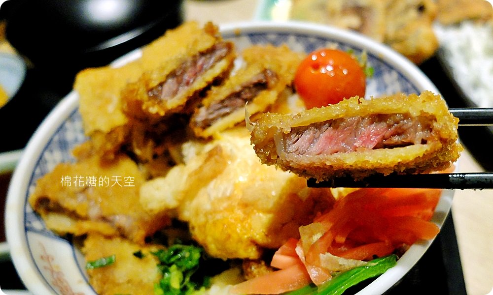 中友百貨美食推薦|天串招牌串揚套餐排排站超療癒！獨特炸牛排還有邪惡粉紅切面喔！