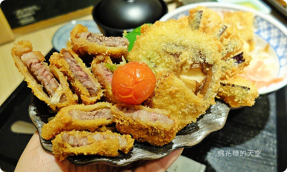 中友百貨美食推薦|天串招牌串揚套餐排排站超療癒！獨特炸牛排還有邪惡粉紅切面喔！