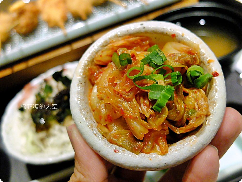 中友百貨美食推薦|天串招牌串揚套餐排排站超療癒！獨特炸牛排還有邪惡粉紅切面喔！