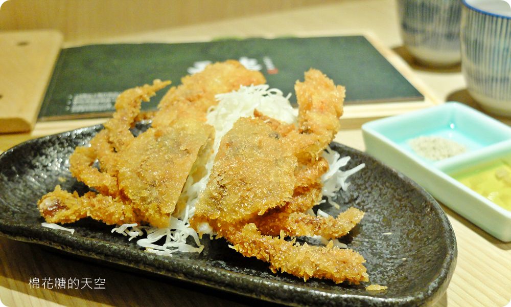 中友百貨美食推薦|天串招牌串揚套餐排排站超療癒！獨特炸牛排還有邪惡粉紅切面喔！