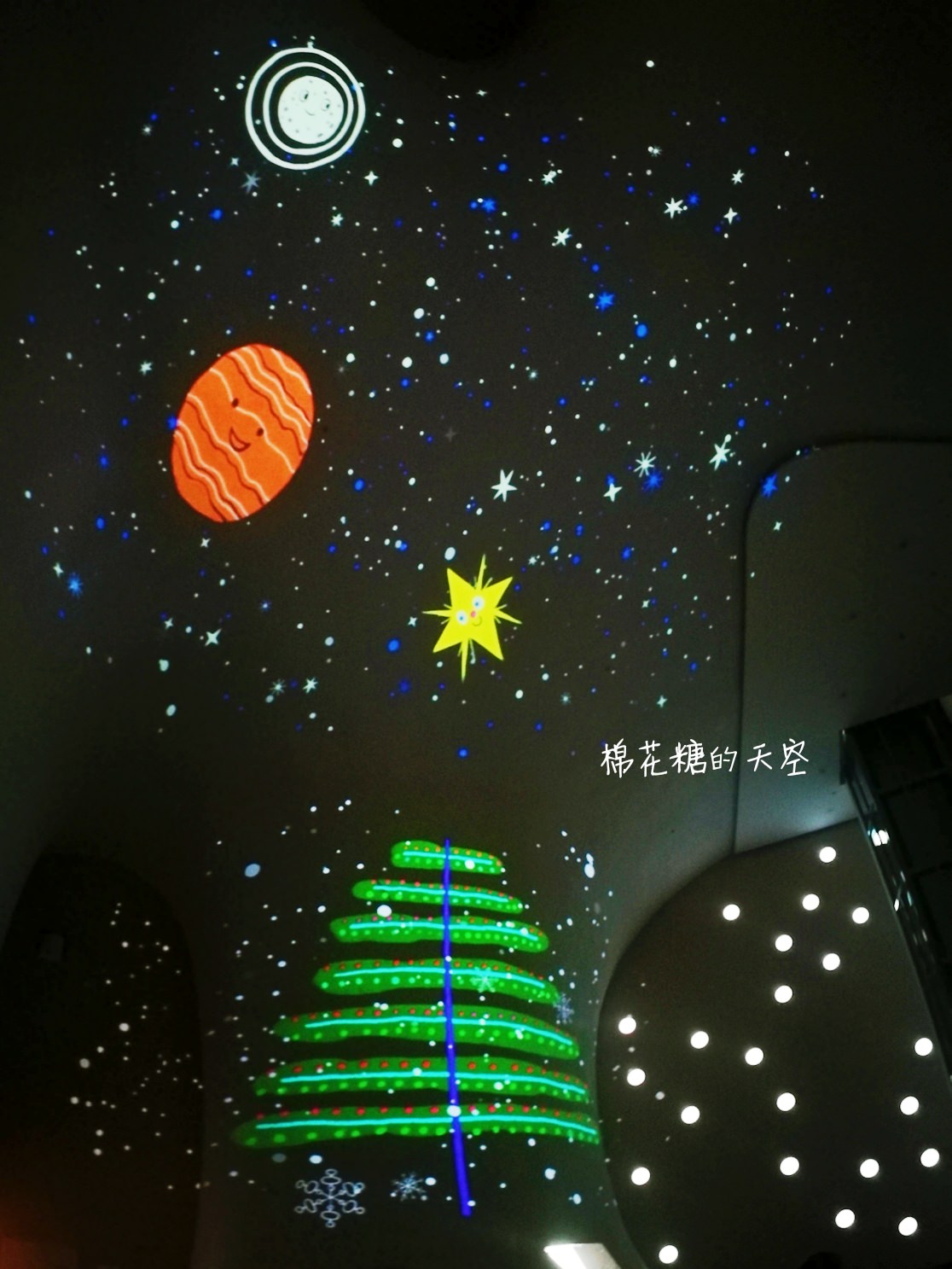 臺中國家歌劇院繽紛聖誕夢，魔幻隧道添童趣胡桃鉗娃娃換裝秀，文末有完整影片
