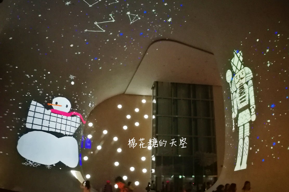 臺中國家歌劇院繽紛聖誕夢，魔幻隧道添童趣胡桃鉗娃娃換裝秀，文末有完整影片