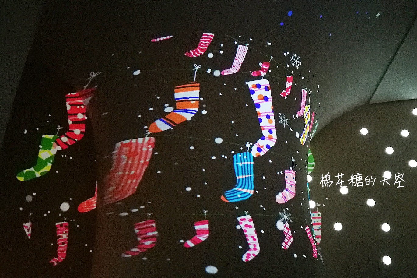 臺中國家歌劇院繽紛聖誕夢，魔幻隧道添童趣胡桃鉗娃娃換裝秀，文末有完整影片