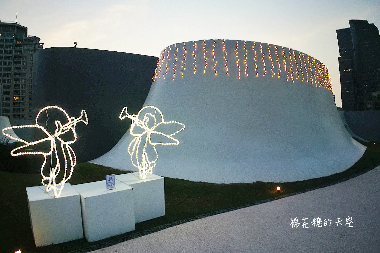 七期浪漫空中花園亮燈囉！高空豪宅當背景～歌劇院空中花園來張最高價自拍！