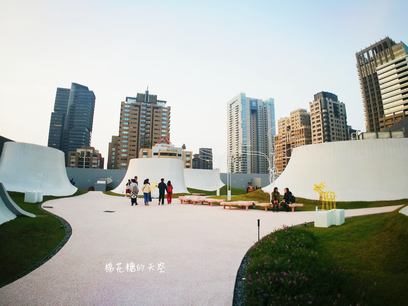 七期浪漫空中花園亮燈囉！高空豪宅當背景～歌劇院空中花園來張最高價自拍！