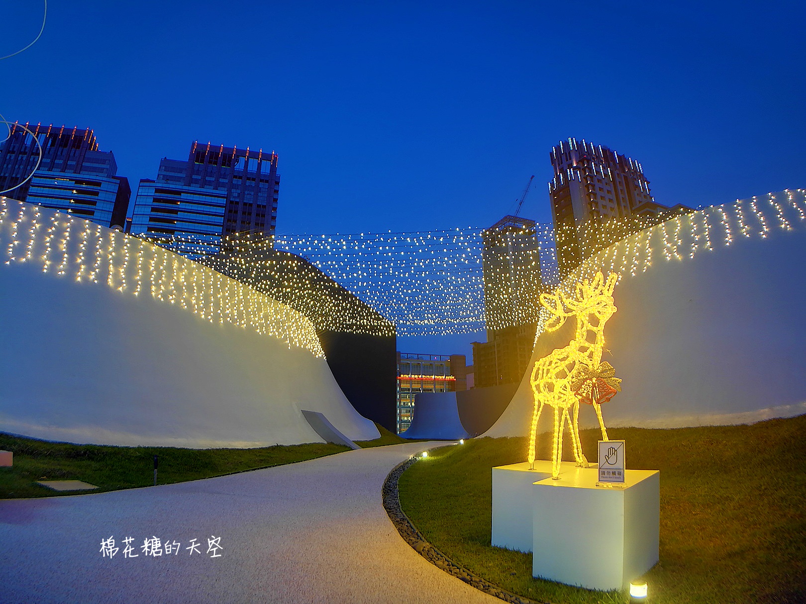 七期浪漫空中花園亮燈囉！高空豪宅當背景～歌劇院空中花園來張最高價自拍！